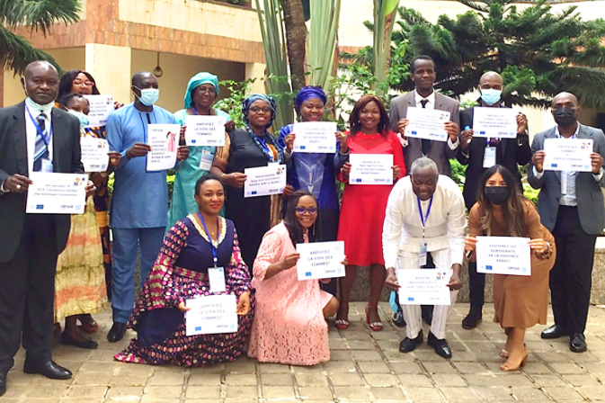 Group picture of training participants 